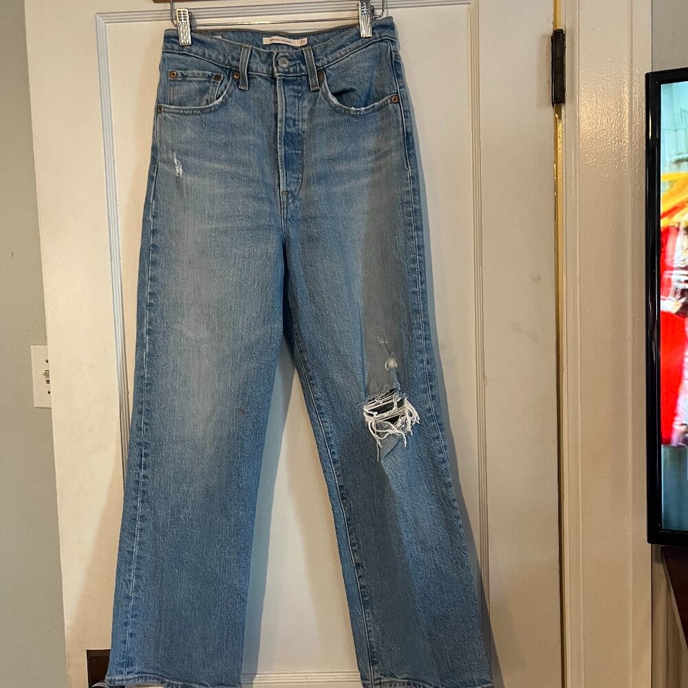 Levi's Ribcage Straight Size 29 Light Wash Distressed